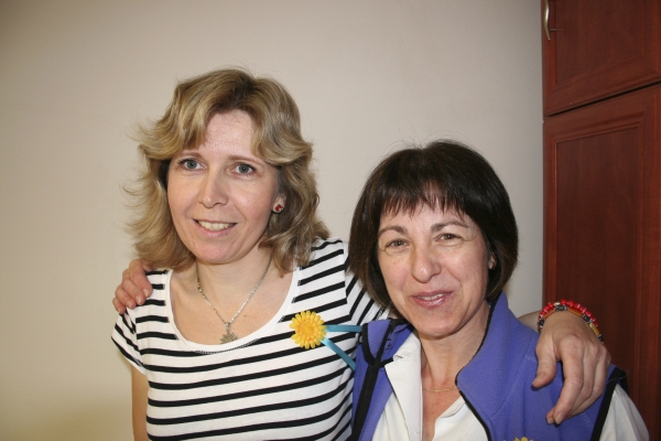 Eva Vejvodová a Michaela Bůchová (+) zdravotní sestry